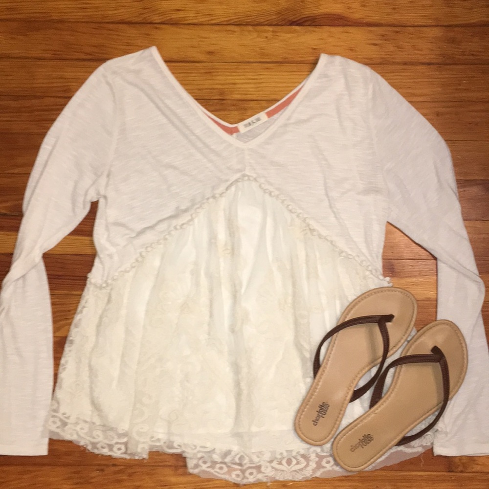 Long sleeve laced top!